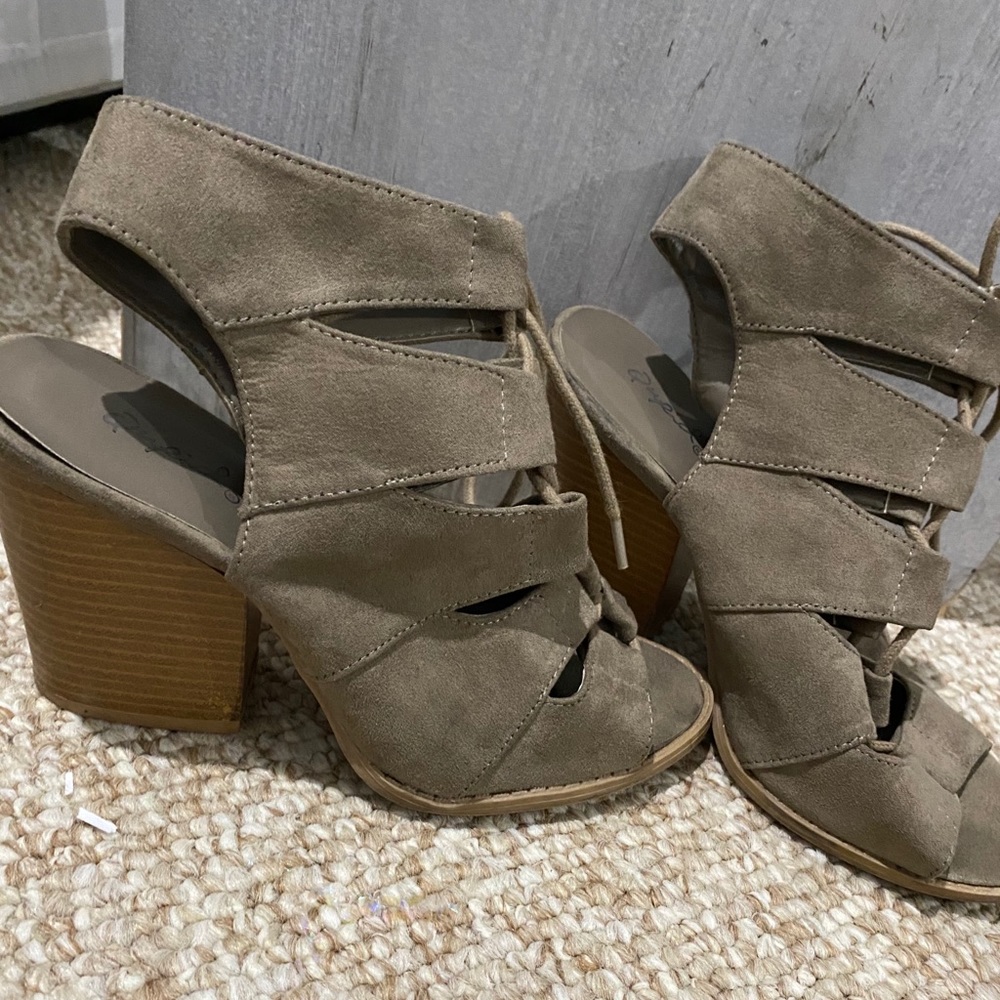 Neutral Wedges size 7